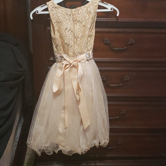 Gold little girls formal dress size 5-6 - Picture 5 of 5